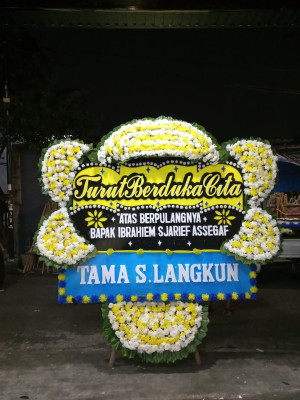 Papan Bunga Duka di Kampung Tengah