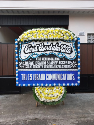 Papan Bunga Duka di Kampung Tengah